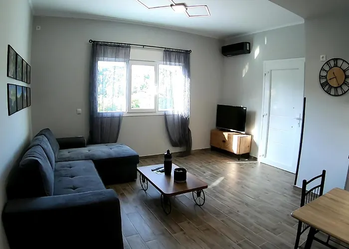 Arianas Apartment